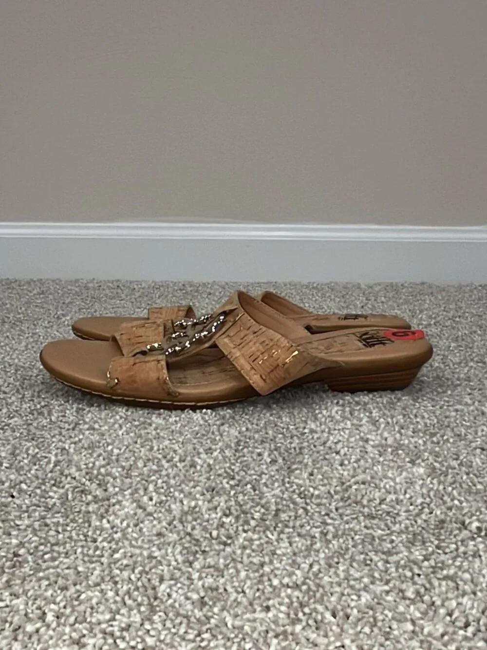 Söfft Tan Cork Texture Leather Sandals Gold Chain Detail Comfort Slides Sz 6 NWT